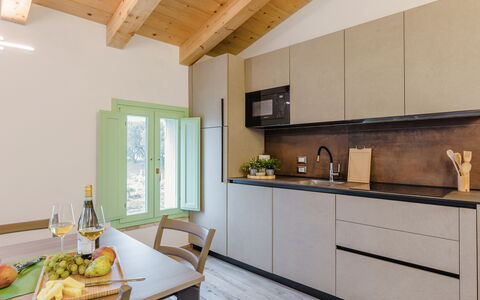 Zena Suite: Cuisine, Comptoir, Design Intérieur, Meubles, Sol, Bois, Appareil De Cuisine, Cabinetry, Domicile, Principaux Appliance