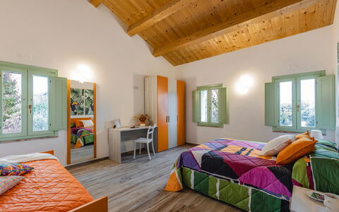 Zena Suite: Design Intérieur, Plafond, Sol, Sol, Domicile, Meubles, Pièce, Chambre, Appartement, Lit