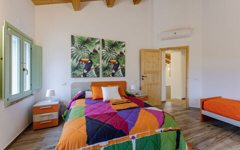 Zena Suite: Meubles, Design Intérieur, Chambre, Lit, Sol, Bois, Sol, Drap De Lit, Plafond, Literie
