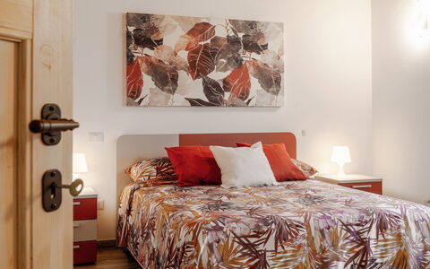 Zena Suite: Meubles, Lit, Design Intérieur, Chambre, Literie, Drap De Lit, Mur, Sol, Pièce, Sol