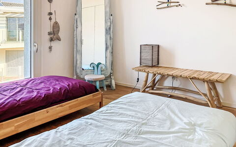 Les Perles du Lac: Meubles, Lit, Chambre, Sol, Sol, Design Intérieur, Parquet, Bois, Drap De Lit, Literie