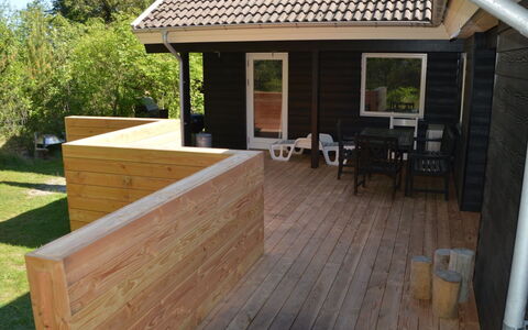Juditha - 750M from the Sea: Bois, Dur, Sol, Tache De Bois, Sol, Planche, Plate-Forme, Parquet, Siding, Porche