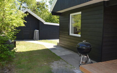 Juditha - 750M from the Sea: Bois, Siding, Maison, Domicile, Toit, Chalet, Batiments Jardin, Pelouse, Cour, Arrière-Cour