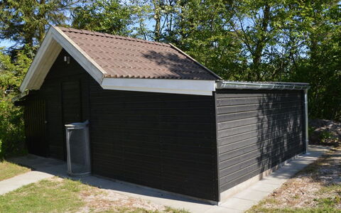 Juditha - 750M from the Sea: Toit, Cabanon, Siding, Batiments Jardin, Garage, Structure En Plein Air, Allée, Cabane, Porte De Garage, Arrière-Cour