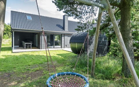 Locan - 1.2Km from the Sea: Herbe, Lot Terre, Jardin, Pelouse, Chalet, Prairie, Arrière-Cour, Aménagement Paysager, Ombre, Cour