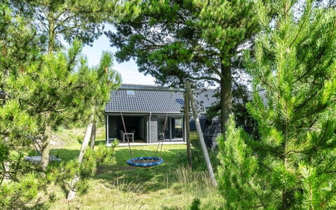 Locan - 1.2Km from the Sea: Chalet, Jardin, Suppression Des Plantes Ligneuses, Pelouse, Aménagement Paysager, Batiments Jardin, Cour, À Feuilles Persistantes, Arrière-Cour