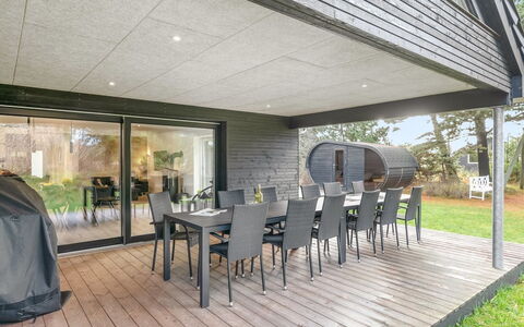Locan - 1.2Km from the Sea: Meubles, Mobilier De Jardin, Vaisselle, Table, Drinkware, Chaise, Tableau De Plein Air, Aliments, Bouteille