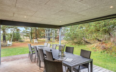 Locan - 1.2Km from the Sea: Meubles, Mobilier De Jardin, Vaisselle, Table, Drinkware, Chaise, Tableau De Plein Air, Aliments, Bouteille