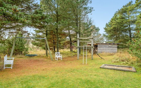 Locan - 1.2Km from the Sea: Meubles, Mobilier De Jardin, Vaisselle, Table, Drinkware, Chaise, Tableau De Plein Air, Aliments, Bouteille