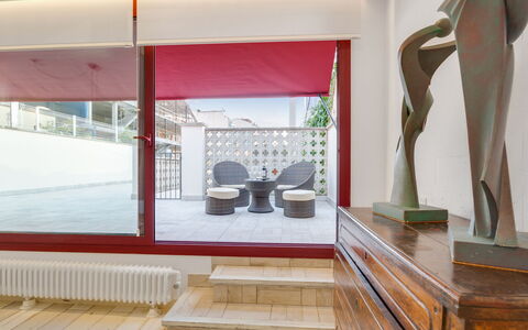 Bright & Artistic: Design Intérieur, Sol, Sol, Plafond, Appartement, Domicile, Pièce, Couvre-Fenêtres, Traitement De Fenetre, Chaise