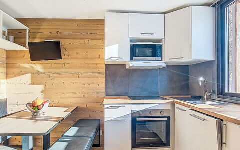 Joker: Design Intérieur, Bois, Sol, Meubles, Sol, Plafond, Comptoir, Cuisine, Pièce, Principaux Appliance