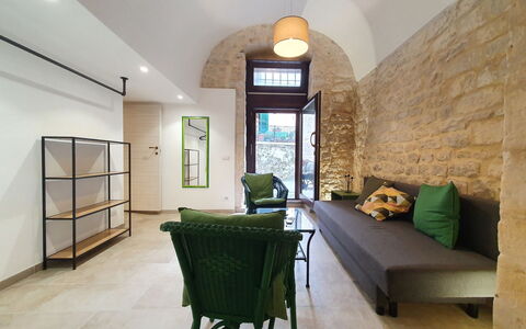 Scribano: Maison, Zone Résidentielle, Domicile, Porte, Porche, Ombre, Biens, Pelouse, Cour, Balcon