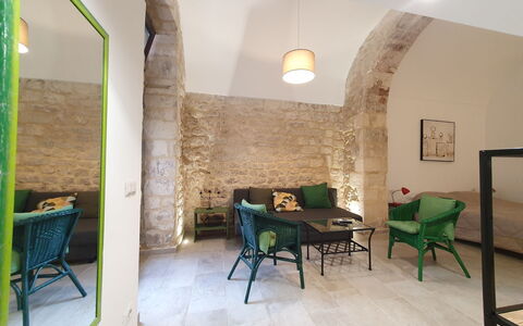 Scribano: Maison, Zone Résidentielle, Domicile, Porte, Porche, Ombre, Biens, Pelouse, Cour, Balcon