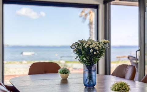 Catalina - 30M from the Sea: Meubles, Bois, Design Intérieur, Sol, Sol, Chaise, Pièce, Plafond, Salon, Appartement