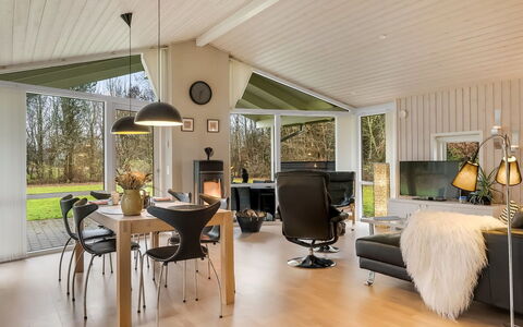 Hemfrith - 500M to the Fjord: Design Intérieur, Bois, Plafond, Meubles, Sol, Salon, Sol, Luminaire, Domicile, Éclairage