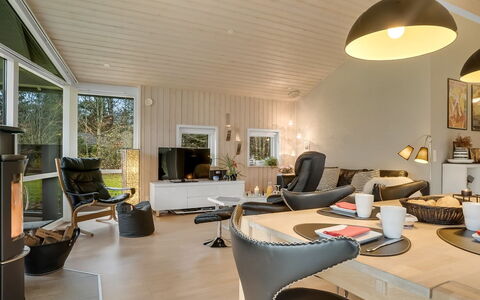 Hemfrith - 500M to the Fjord: Meubles, Bois, Design Intérieur, Sol, Sol, Chaise, Pièce, Plafond, Salon, Appartement