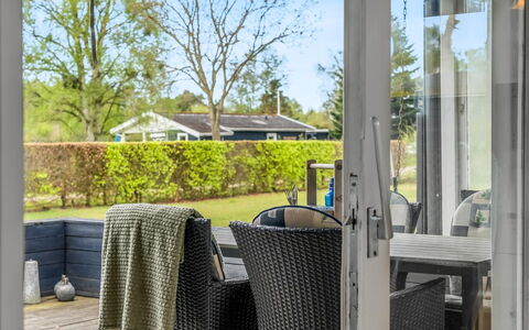 Floora - from the Sea: Piscine, Mobilier De Jardin, Meubles, Recours, Dalle, Eco Hôtel, Ombre, Chaise, Loisir, Biens