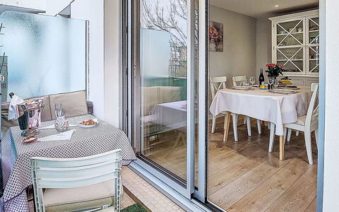 Port et Plage à Pied, Linge Inclus: Sol, Luminaire Plomberie, Salle De Bains, Design Intérieur, Bois, Sol, Plomberie, Éclairage, Robinet, Meubles