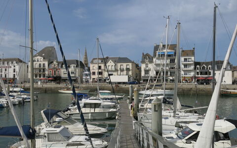 Port et Plage à Pied, Linge Inclus: Marina, Bateau, Navire, Port, Canal, Port, Bateaux Et Nautique - Materiel Et Fournitures, Quai, Architecture Navale, Mât