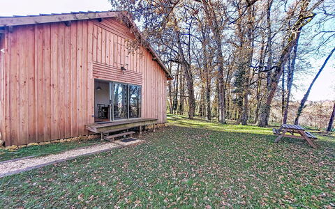 Doissat 100: Piscine, Colline, Loisir, Chaîne De Montagnes, Mobilier De Jardin, Station De Montagne, Recours, Vallée, Eco Hôtel, Crête
