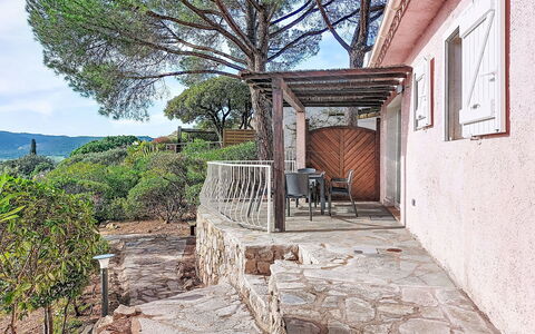 Marina di Santa Giulia: Piscine, Colline, Loisir, Chaîne De Montagnes, Mobilier De Jardin, Station De Montagne, Recours, Vallée, Eco Hôtel, Crête