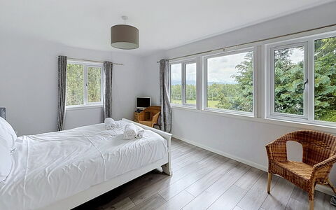 Greenaway: Lit, Meubles, Chambre, Design Intérieur, Literie, Drap De Lit, Sol, Sol, Bois, Plafond