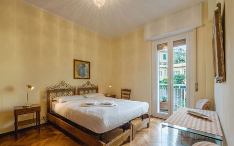 Nerina: Design Intérieur, Mur, Meubles, Lit, Sol, Bois, Chambre, Sol, Pièce, Drap De Lit