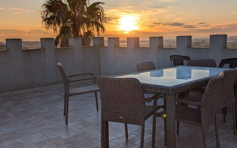 Morgana: Piscine, Colline, Loisir, Chaîne De Montagnes, Mobilier De Jardin, Station De Montagne, Recours, Vallée, Eco Hôtel, Crête