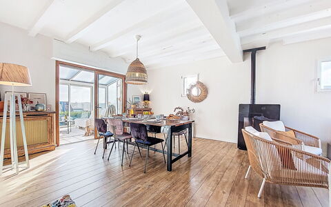 Le Clozic: Bois, Domicile, Dur, Planche, Plate-Forme, Chalet, Porche, Tache De Bois, Ombre, Matériau Naturel