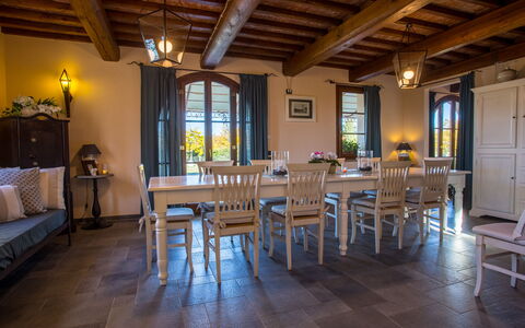 Villa Peccioli: Meubles, Design Intérieur, Sol, Chaise, Table, Sol, Salle À Manger, Bois, Table Cuisine Et Salle A Manger, Plafond