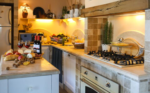 Villa Peccioli: Cuisine, Appareil De Cuisine, Comptoir, Design Intérieur, Meubles, Cabinetry, Électroménager, Sol, Cuisinière, Principaux Appliance