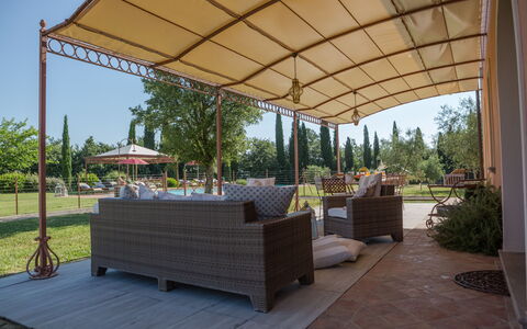Villa Peccioli: Ombre, Canopée, Meubles, Mobilier De Jardin, Store, Structure En Plein Air, Chaise, Jardin, Tableau De Plein Air, Belvédère