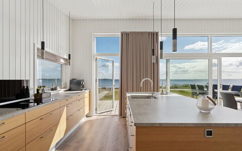 Eljas - 10M from the Sea: Bois, Sol, Sol, Parquet, Comptoir, Cuisine, Dur, Cabinetry, Tache De Bois, Revêtement De Sol Stratifié