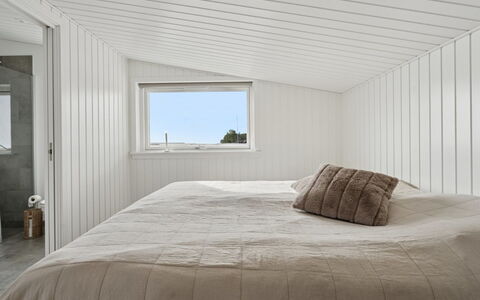 Eljas - 10M from the Sea: Bois, Plafond, Sol, Sol, Design Intérieur, Chambre, Planche, Lit, Literie