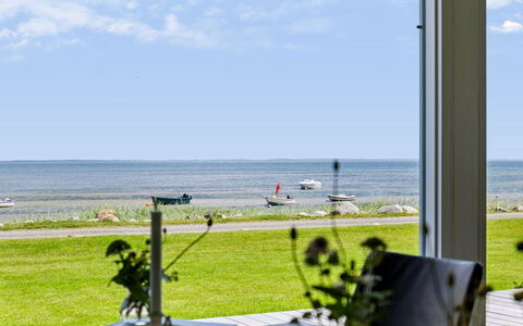Eljas - 10M from the Sea: Nuage, Mer, Cotiers Et Relief Océaniques, Océan, Côte, Chaise, Rive, Pelouse, Ombre, Mobilier De Jardin