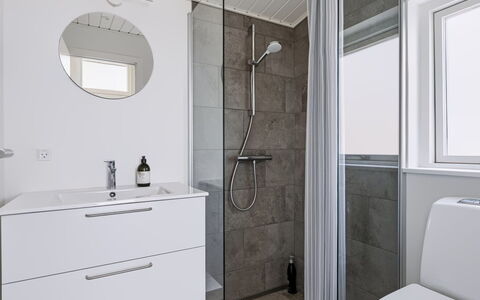 Eljas - 10M from the Sea: Sol, Sol, Luminaire Plomberie, Design Intérieur, Évier, Salle De Bains, Armoire De Toilette, Lavabo, Plomberie, Robinet
