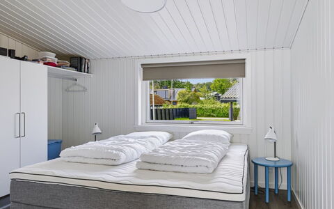 Eljas - 10M from the Sea: Chambre, Lit, Plafond, Cadre De Lit, Literie, Linge, Drap De Lit, Matelas, Oreiller, Hôtel