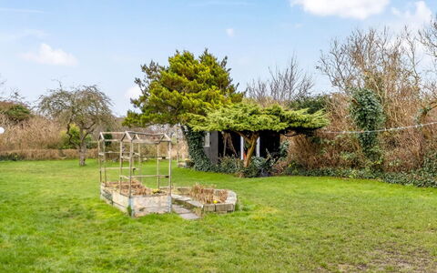 Yorik - 1.6Km from the Sea: Arbre, Herbe, Arbuste, Jardin, Paysage, Prairie, Lot Terre, Zone Rurale
