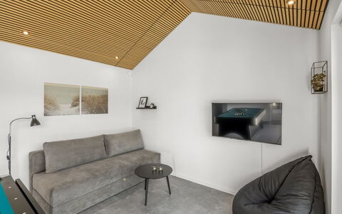 Gudrid - 400M from the Sea: Design Intérieur, Sol, Sol, Mur, Meubles, Bois, Plafond, Pièce, Éclairage, Salon