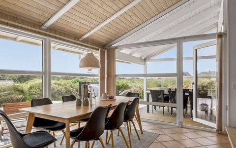Osfrid - 175M from the Sea: Bois, Meubles, Appartement, Pièce, Plafond, Tache De Bois, Chaise, Dur, Vernis, Lumber