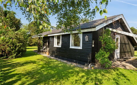Roald - 320M from the Sea: Bois, Meubles, Appartement, Pièce, Plafond, Tache De Bois, Chaise, Dur, Vernis, Lumber