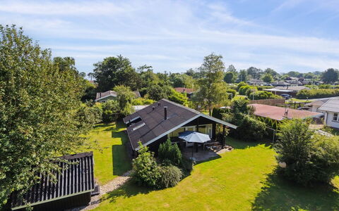 Roald - 320M from the Sea: Bois, Meubles, Appartement, Pièce, Plafond, Tache De Bois, Chaise, Dur, Vernis, Lumber
