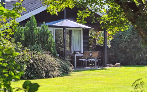 Roald - 320M from the Sea: Bois, Meubles, Appartement, Pièce, Plafond, Tache De Bois, Chaise, Dur, Vernis, Lumber