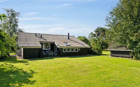 Roald - 320M from the Sea: Bois, Meubles, Appartement, Pièce, Plafond, Tache De Bois, Chaise, Dur, Vernis, Lumber
