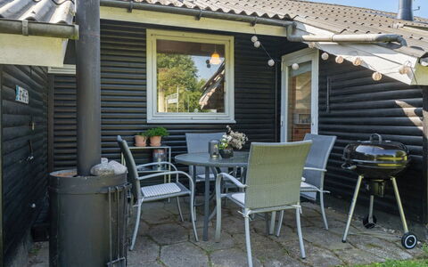Roald - 320M from the Sea: Bois, Meubles, Appartement, Pièce, Plafond, Tache De Bois, Chaise, Dur, Vernis, Lumber