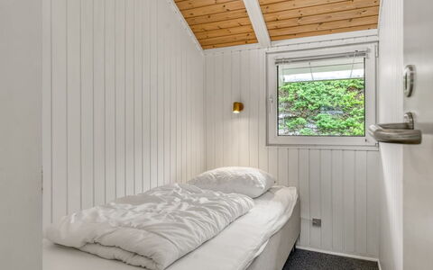 Maini - 350M from the Sea: Bois, Chambre, Plafond, Design Intérieur, Lit, Sol, Sol, Domicile, Drap De Lit, Literie