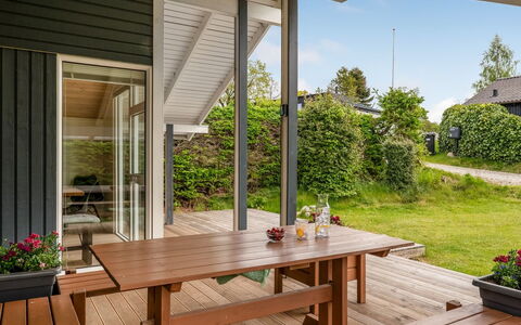Maini - 350M from the Sea: Bois, Porche, Meubles, Domicile, Sol, Maison, Parquet, Sol, Dur