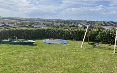 Joseph - 500M from the Sea: Herbe, Lot Terre, Plaine, Pelouse, Jardin, Trampoline, Ombre, Cour, Gazon Artificiel, Trampolining - Materiel Et Fournitures