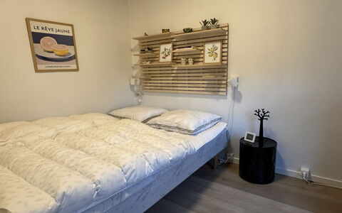 Ayo - 200M from the Sea: Bois, Chambre, Meubles, Design Intérieur, Lit, Sol, Sol, Linge, Literie, Drap De Lit