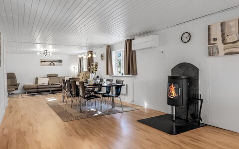 Senija - 6.5Km from the Sea: Bois, Sol, Parquet, Sol, Meubles, Design Intérieur, Plafond, Domicile, Salon, Éclairage